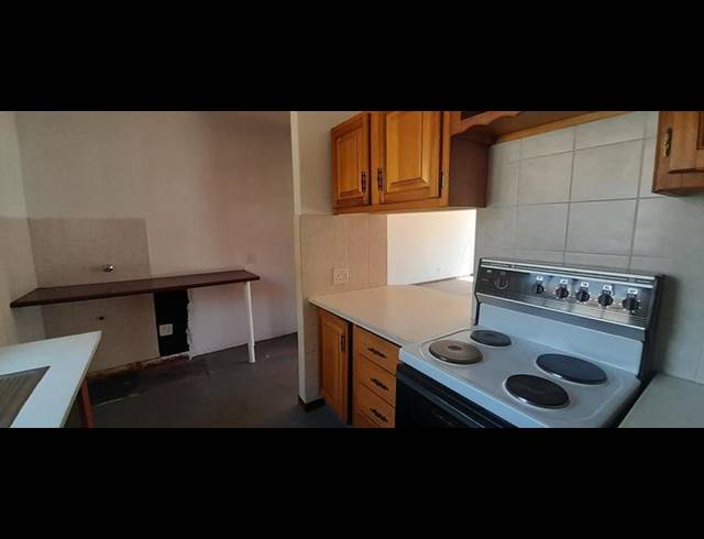 2 BEDROOM TOWNHOUSE FOR SALE IN DIE HOEWES